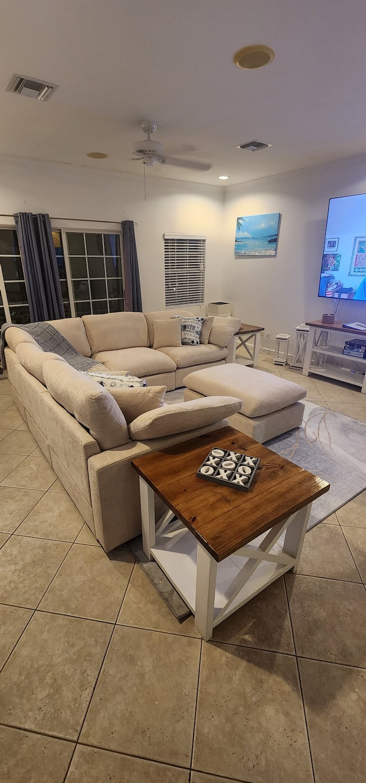 Island Breeze At Sandyport - Perfect Island Escape - Nassau