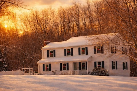 Long Meadow Manor- Heated Pool, near Apple Picking