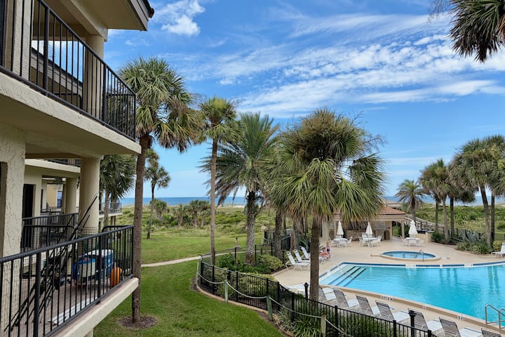 Relaxing View Of Pool & Ocean | Private Balcony - Crescent Beach, FL