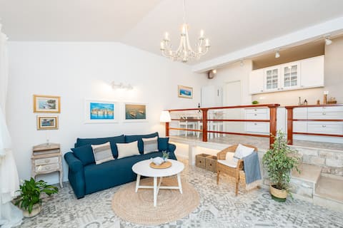 Successful Airbnb property: Apartment Blue with sea view in Šipanska Luka