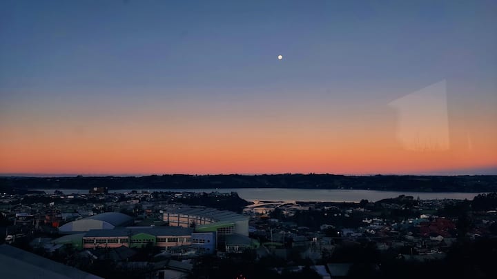 Castro sunrise. 
การถ่ายภาพที่ถ่ายจากห้องนั่งเล่น/ห้องรับประทานอาหาร 