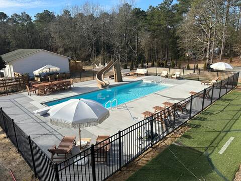 Family Fun,Pool,Zip line,HotTub, Sauna, 2 King Bds