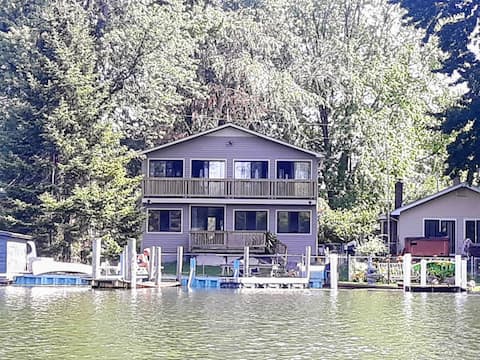 Cottage on the Clinton "Fisherman's Paradise"