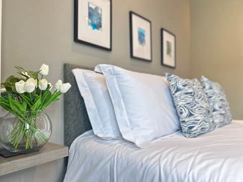 Seaside Hideaway - 10 Minute Walk to Beach