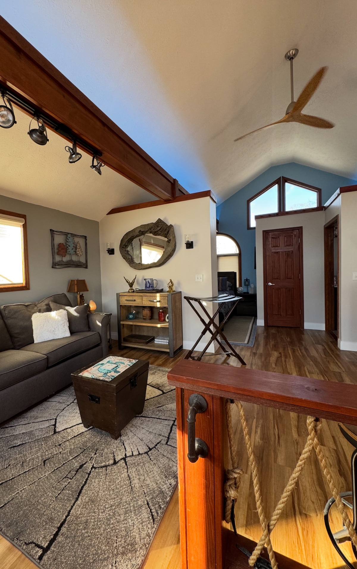 Captain Bill's Guest House/seasonal swimming pool