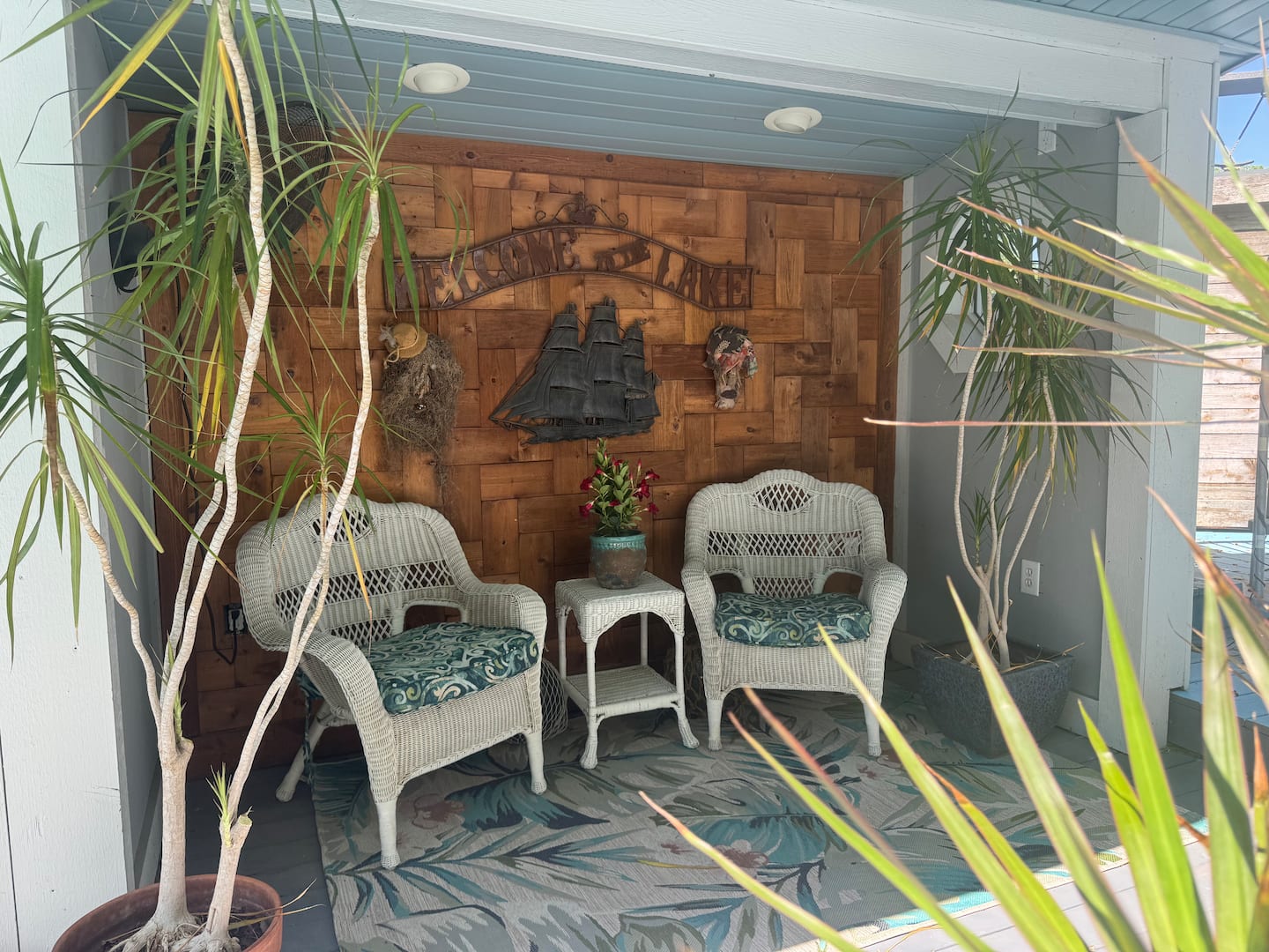 Captain Bill's Guest House/seasonal swimming pool