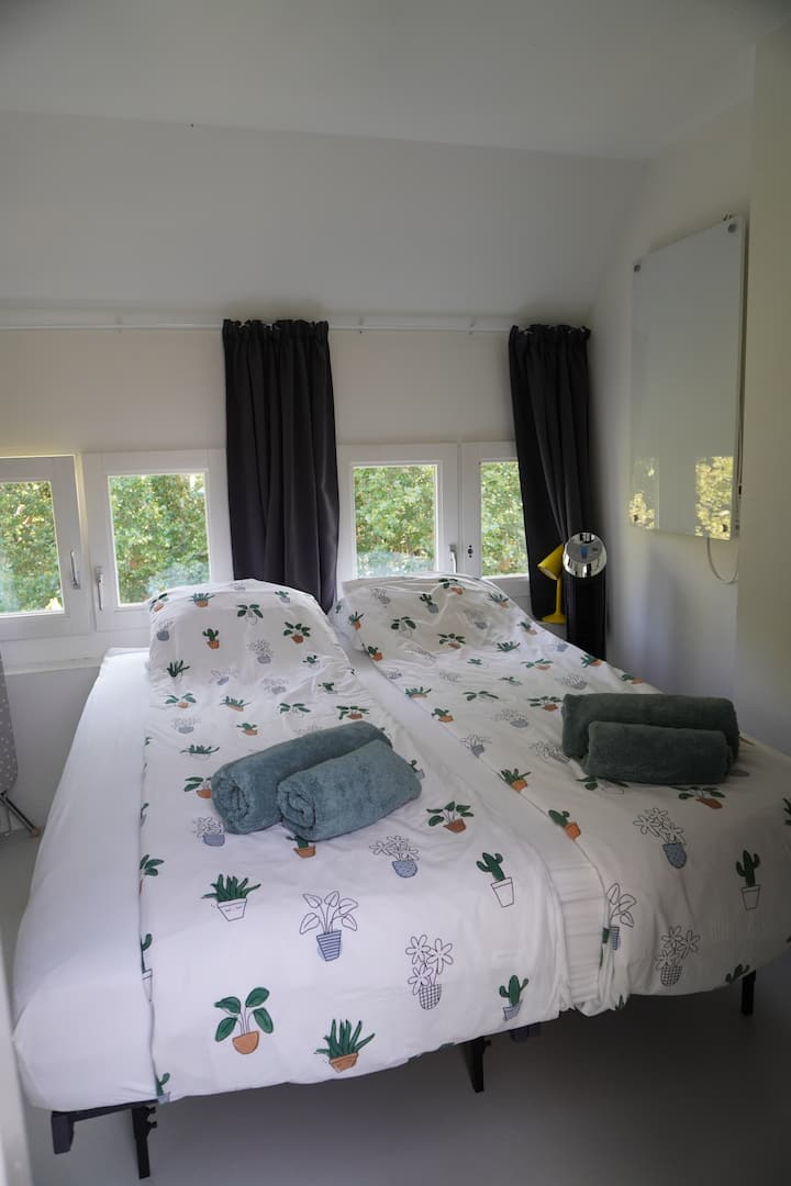 160 x 200 bed