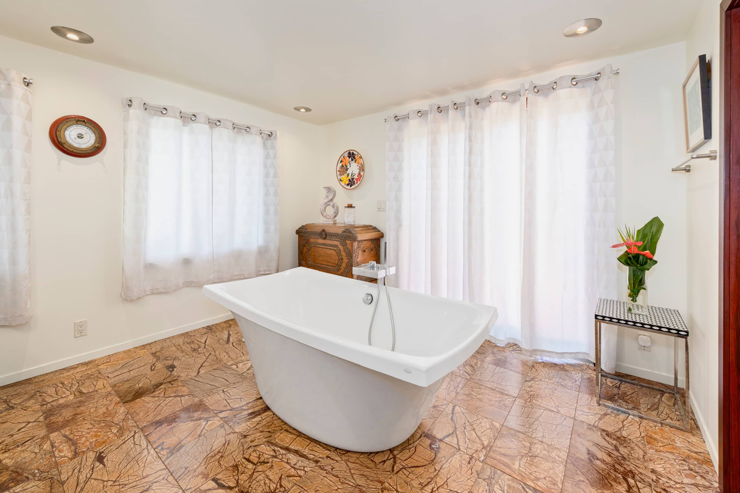 Home in Hilo · ★5.0 · 3 bedrooms · 4 beds · 2 baths - Image 13