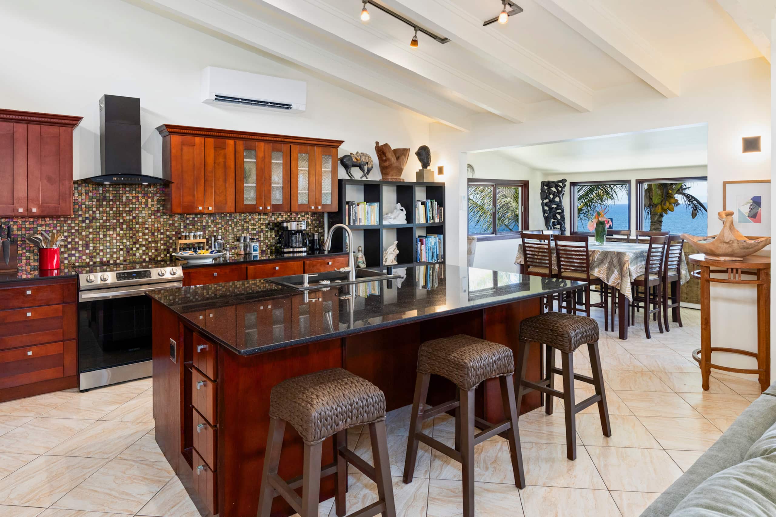Home in Hilo · ★5.0 · 3 bedrooms · 4 beds · 2 baths - Image 4