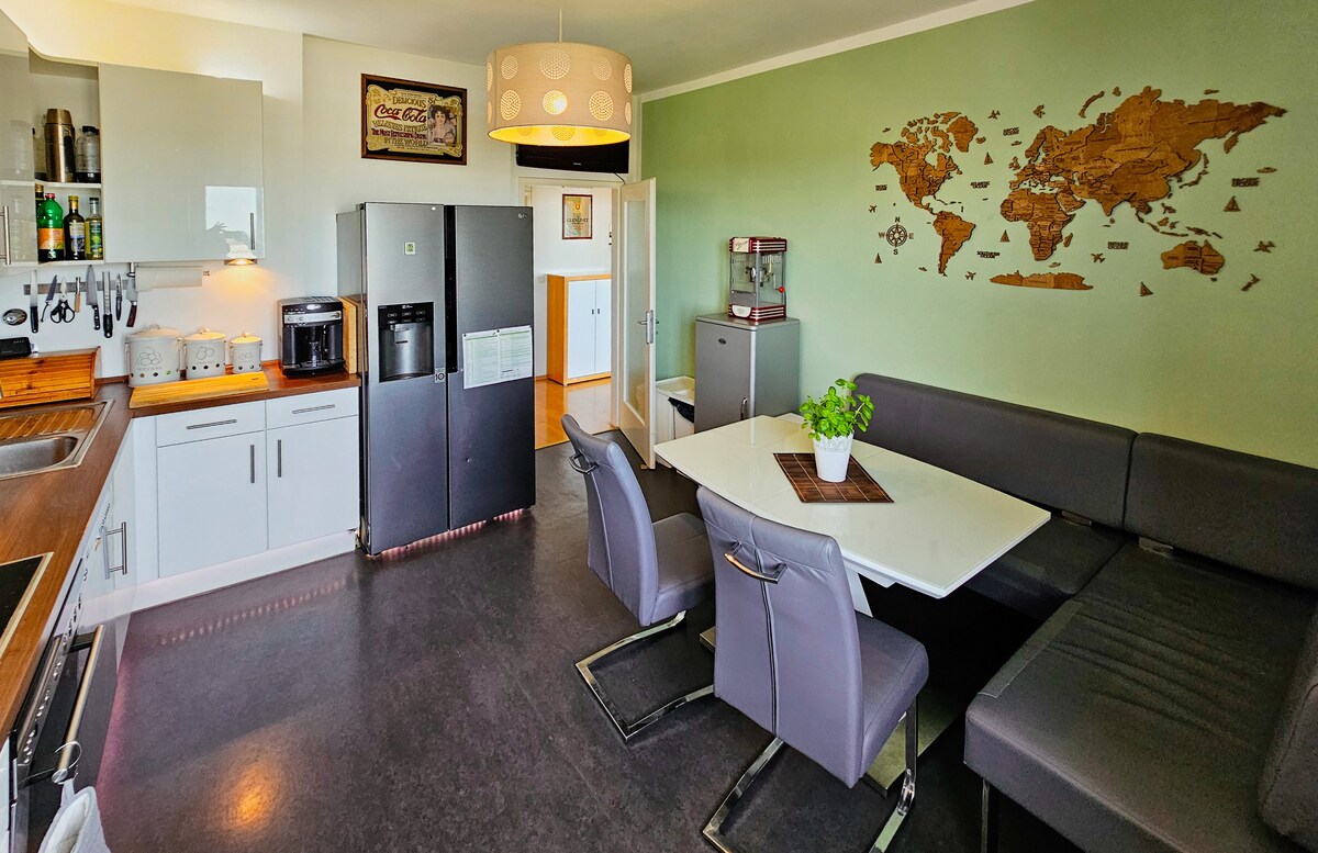 Top Airbnb: Bright 20m² room - A modern apartment in Schwabing in Am Luitpoldpark