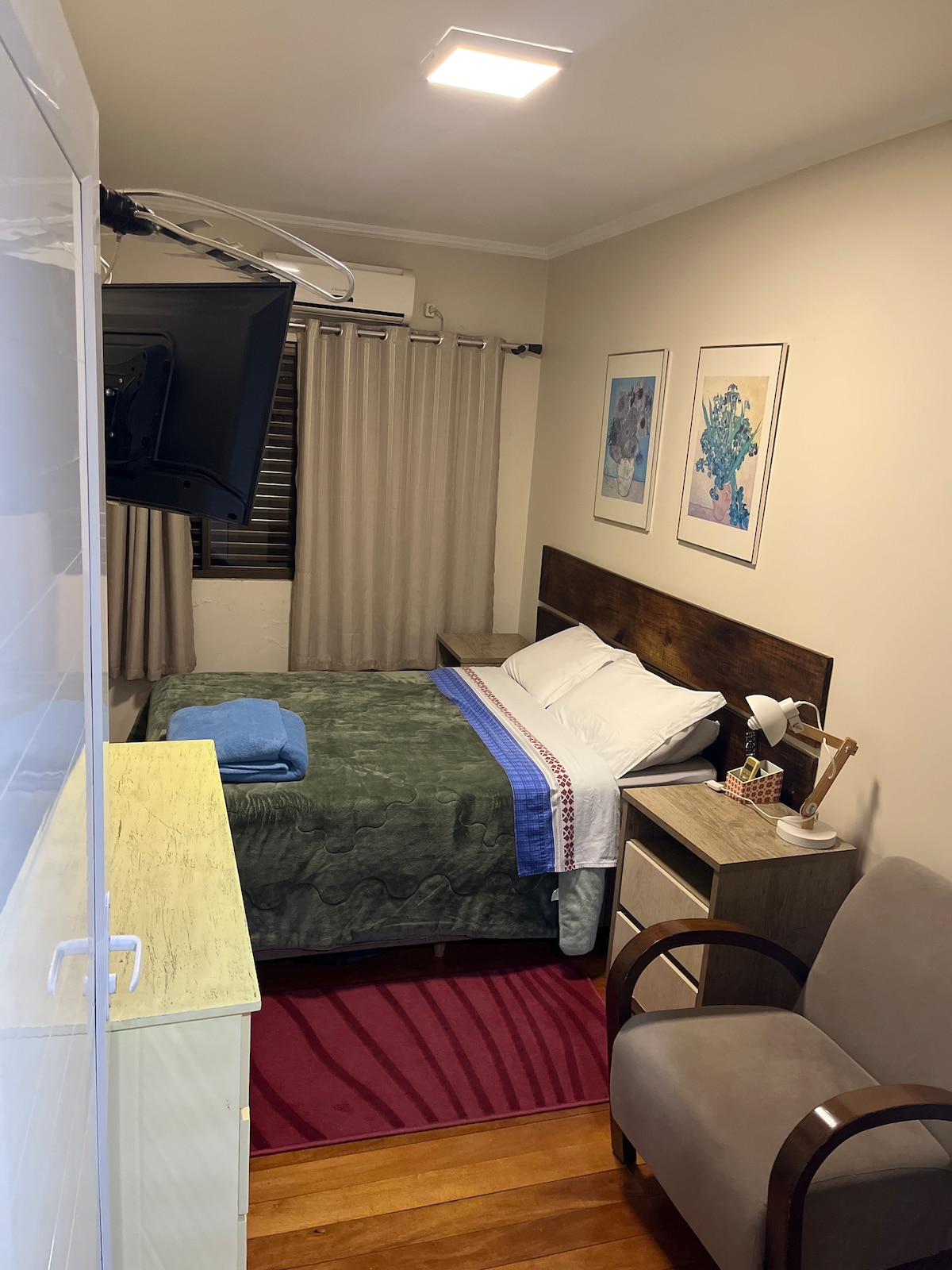 ห้องนอนพร้อมเตียงคู่ 1 หลัง