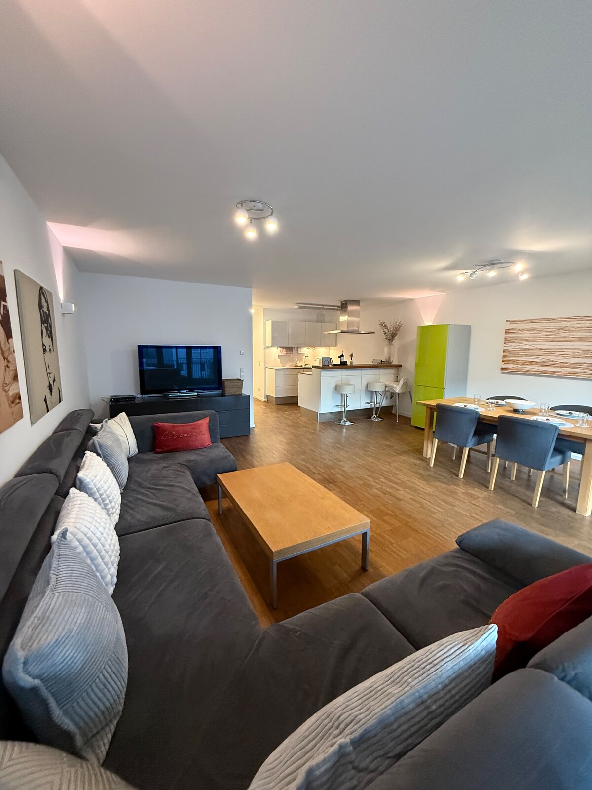 Top Airbnb: Central Luxury Apt for 4 near Rosenheimerplatz in Haidhausen Süd