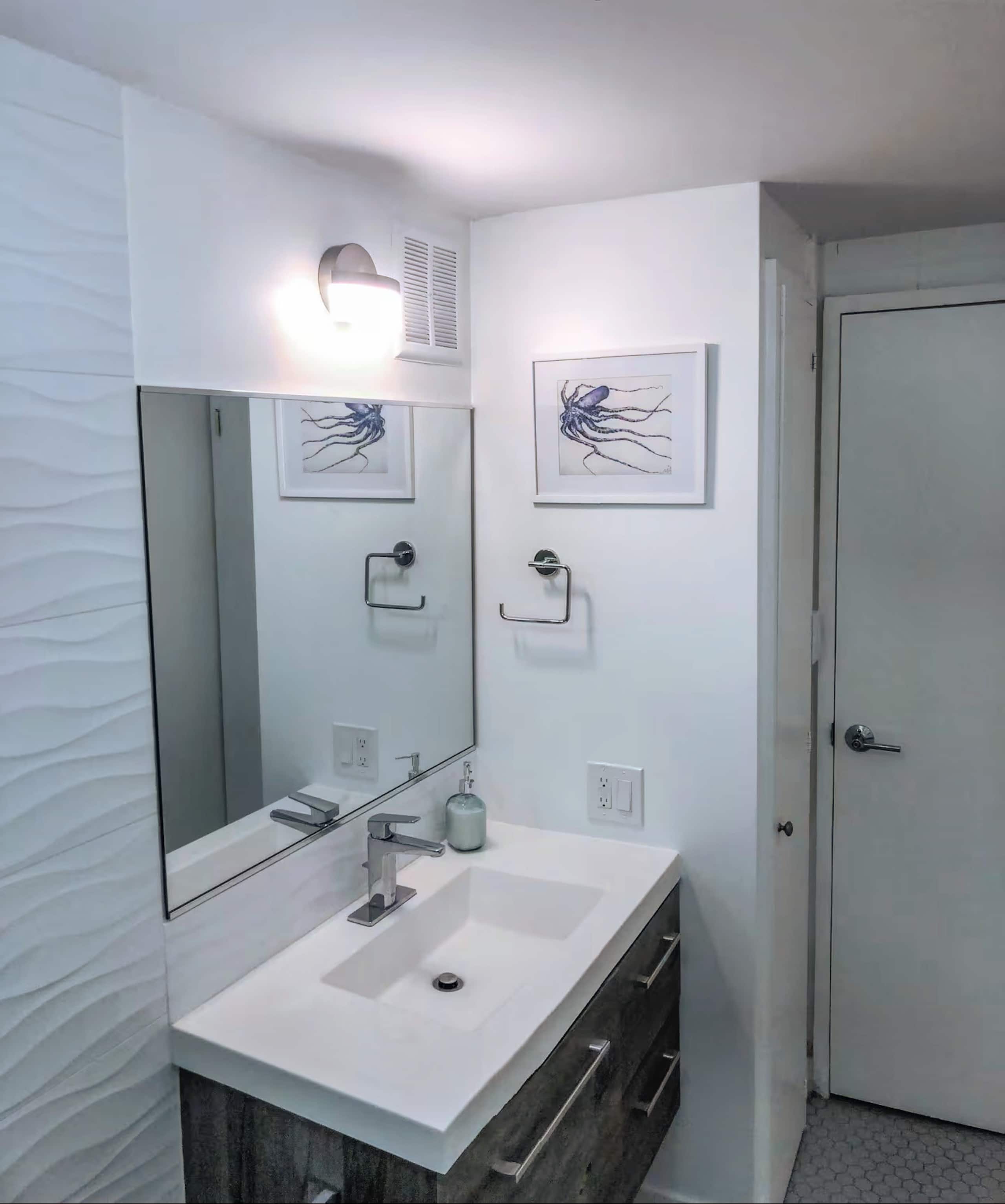 Condo in Paia · ★4.83 · 1 bedroom · 1 bed · 1 bath - Image 10