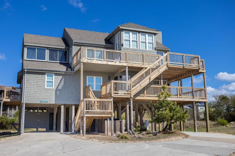 Easy walk to downtown, beach, and pool