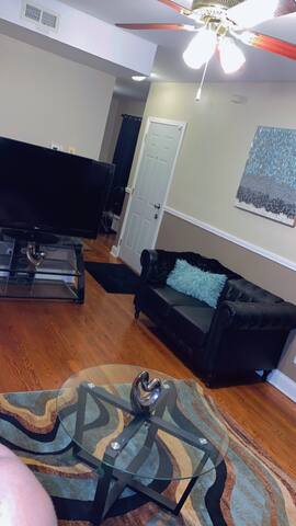 Charming 3bedroom, 1bathroom 5 mins to Hyde Park gallery image 3