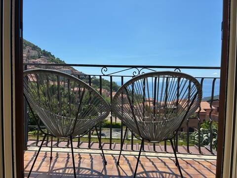 Sea view apartment with parking space