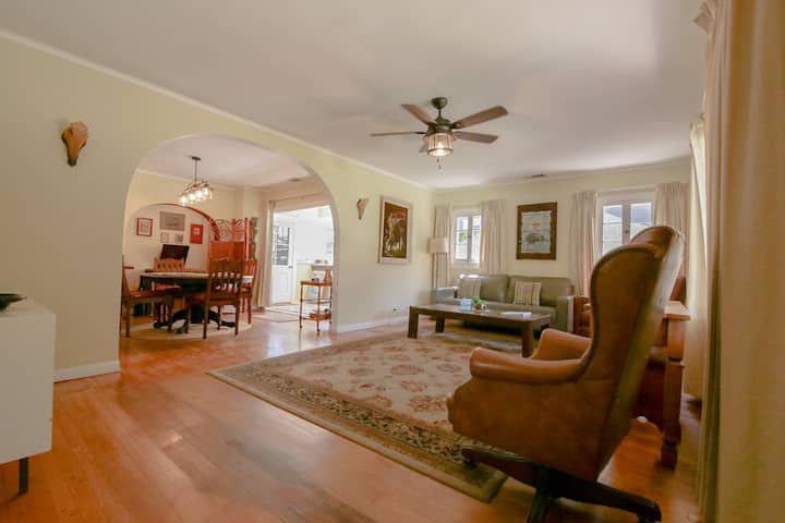 Private Pool Resort | Historic Bungalow Sleeps 6 - Los Ángeles, CA