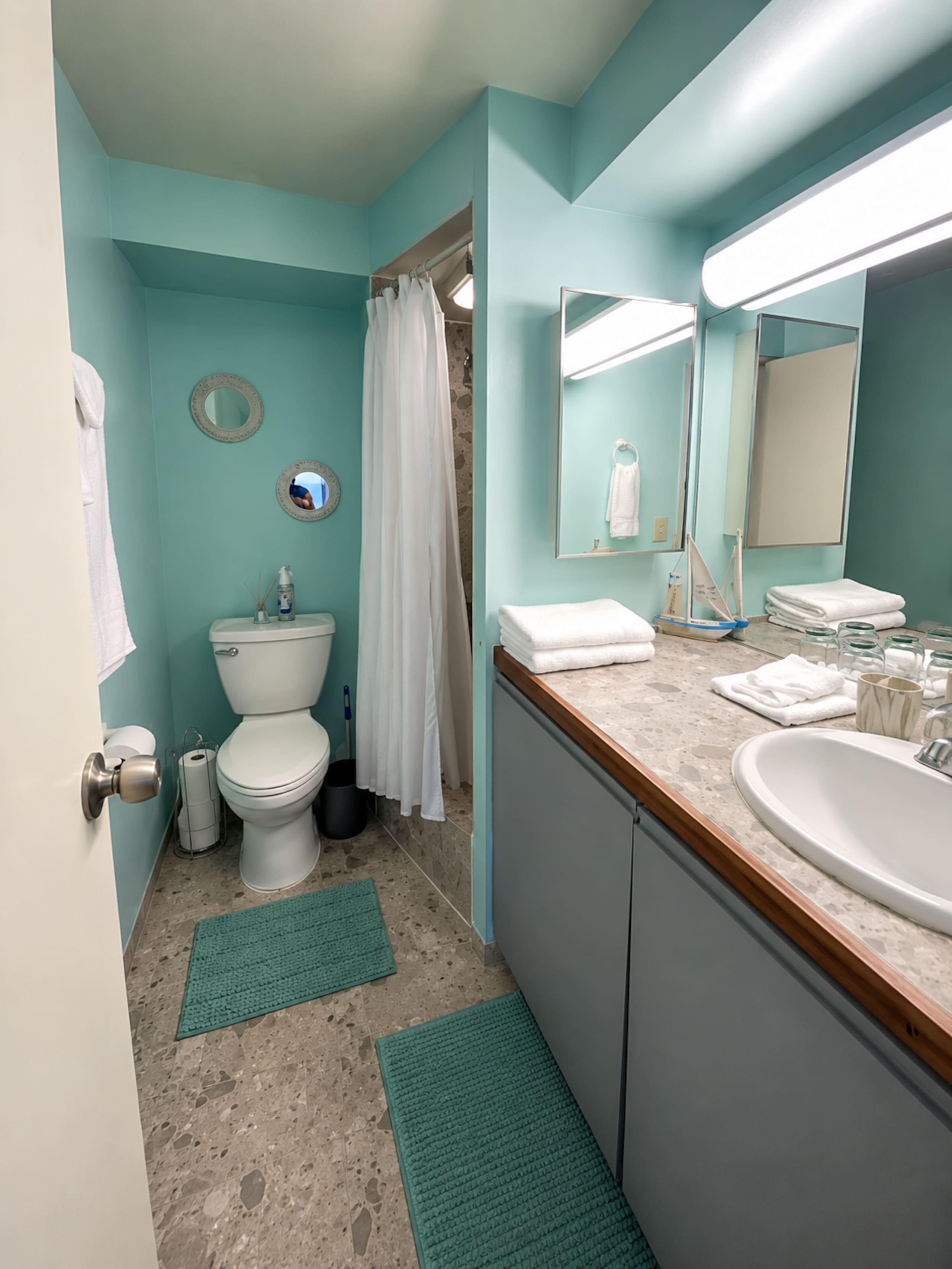 Condo in Honolulu · ★4.79 · 1 bedroom · 2 beds · 1 private bath - Image 7