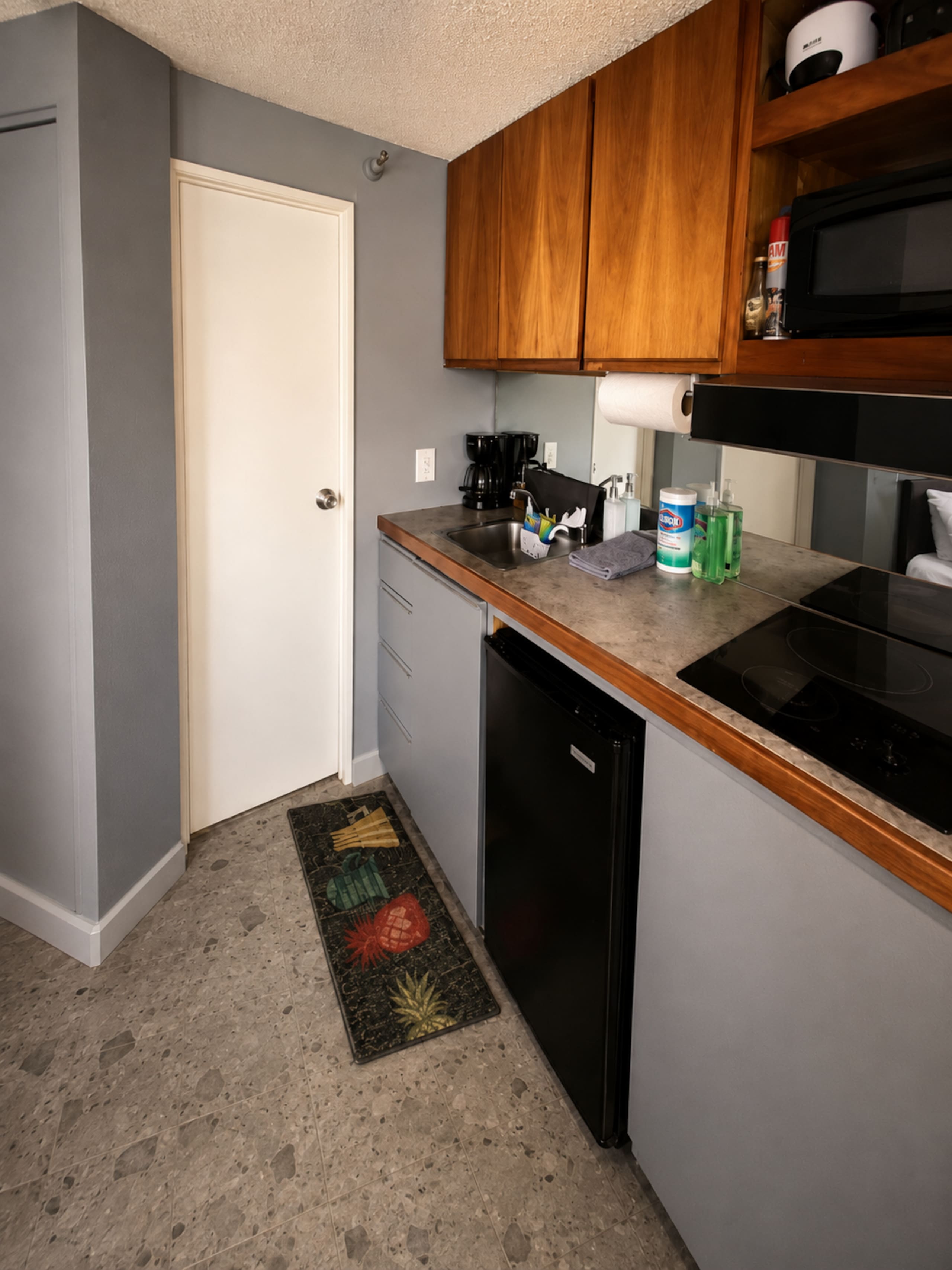Condo in Honolulu · ★4.79 · 1 bedroom · 2 beds · 1 private bath - Image 5