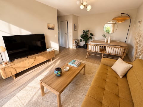 Successful Airbnb property: Elegant one-bedroom apartment with sea view, beach within walking distance - Parking - in Marseille