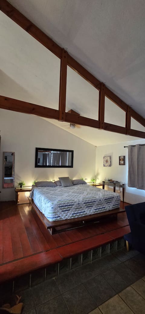 Apto Privado
A/C, Jacuzzi, Parking
Invoice, Clubhouse