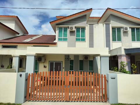 [3 BR, 6 Bed] Lost Home +Pool Table