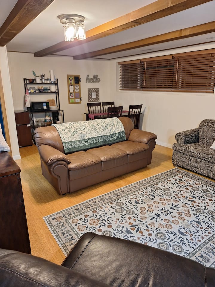 Charming Family-friendly Private Suite By The Lake - Oak Creek, WI