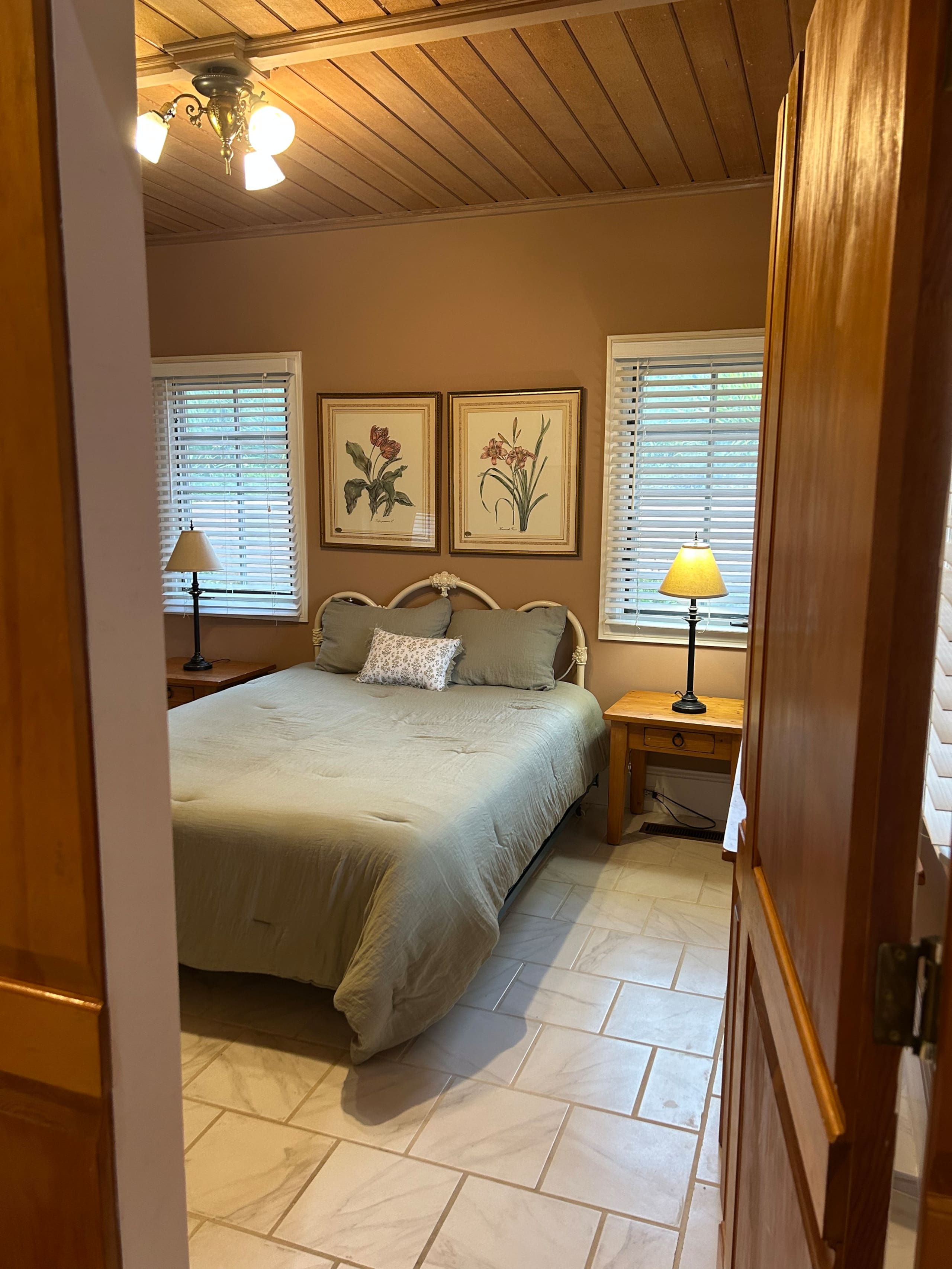 Cozy Guesthouse with Pool & Redwood Views - Photo 16