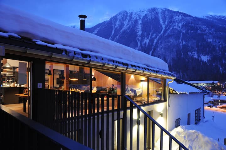 Chalet Lorignal - Contemporary Mountain Retreat
