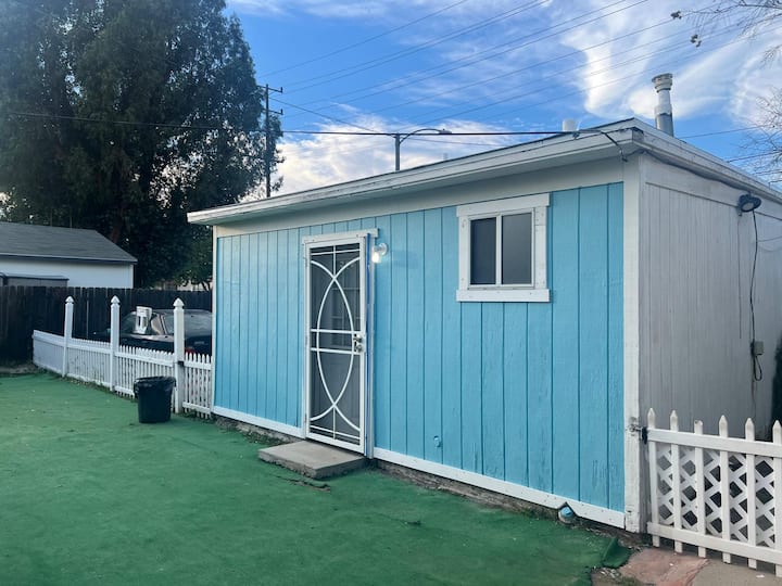 Hollywood Star Bungalow - Burbank, CA