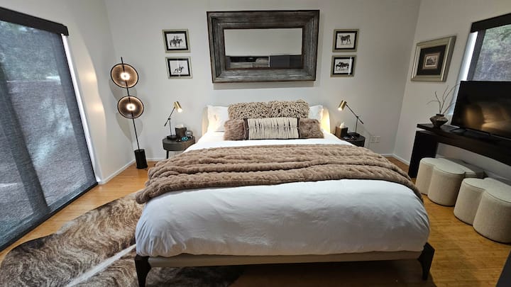 Featuring Oprah's Favorite Cozy Earth super-soft sheets and the comfort of 800 Loft Hutterite White Down Duvets, all wrapped in Jennifer Adams' exquisitely soft duvet covers. 