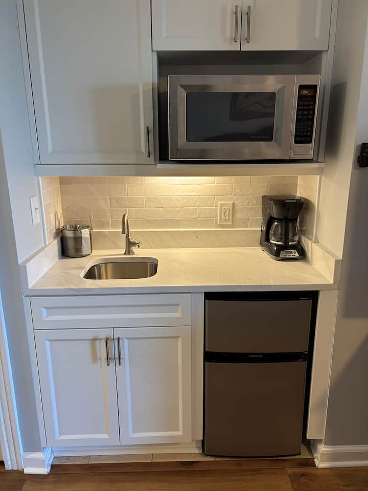 Mini-hladnjak i mikrovalna pećnica