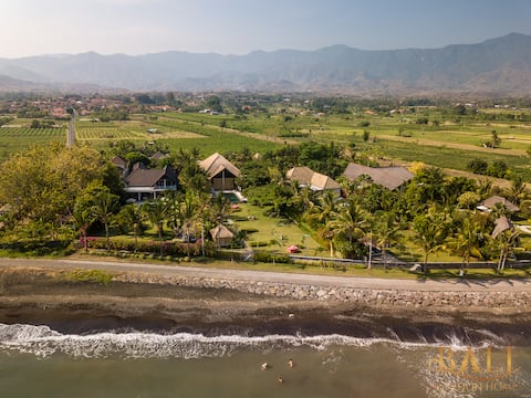 Majestic 14P, Family & Friends Beachfront villa!