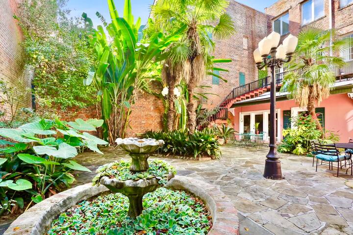 Renovated Arts District Townhouse Steps to FQ gallery image 2