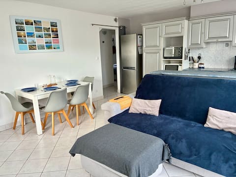 Popular Airbnb listing: T2 with little courtyard. Beach and shops at 150m. in Saint Pierre Quiberon