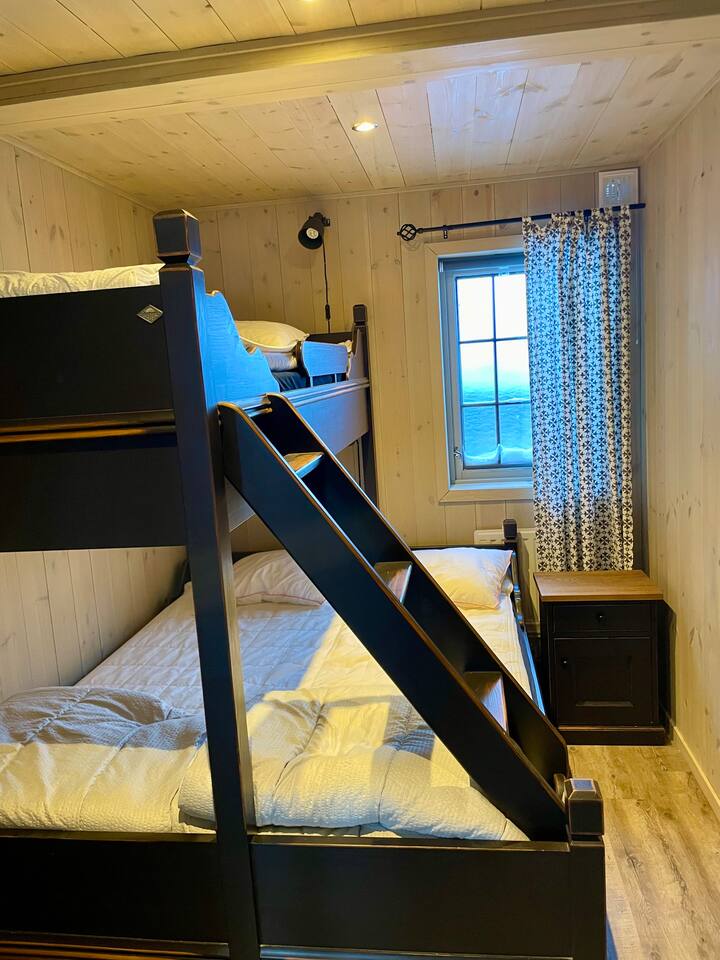 Спална соба 3 со 3 кревета.