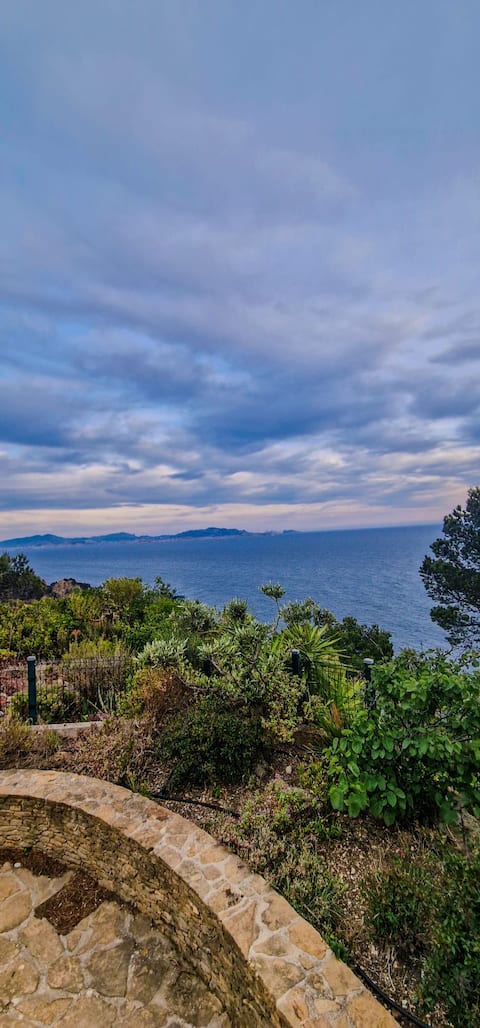 Panoramic view of the Mediterranean, Villa for 10 people, Calanques