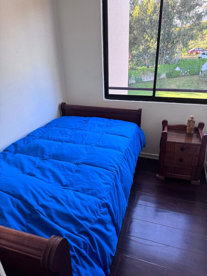 เตียงเสริมดึงออกข้างเตียง มองเห็นสระว่ายน้ำ