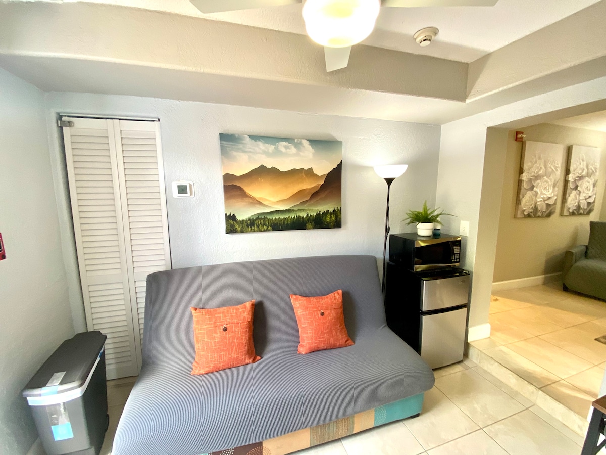 Popular Airbnb listing: Studio Beauty! Private , near Coral Gables in Parkdale South