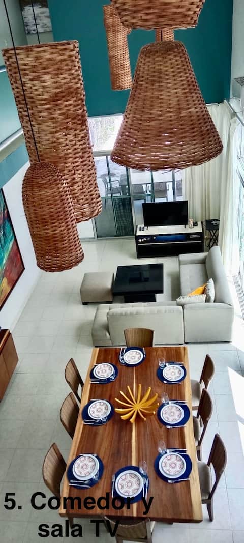 Successful Airbnb property: Rest in a charming oceanfront house. in Chicxulub (Chicxulub Puerto)