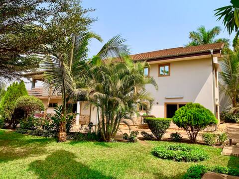 The Tropical Villa - Spacious-Cozy-Green