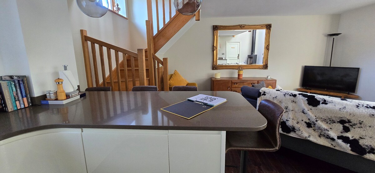 Top performing Airbnb: Spacious, bright & airy. Dog & walker friendly 😁 in Suffolk