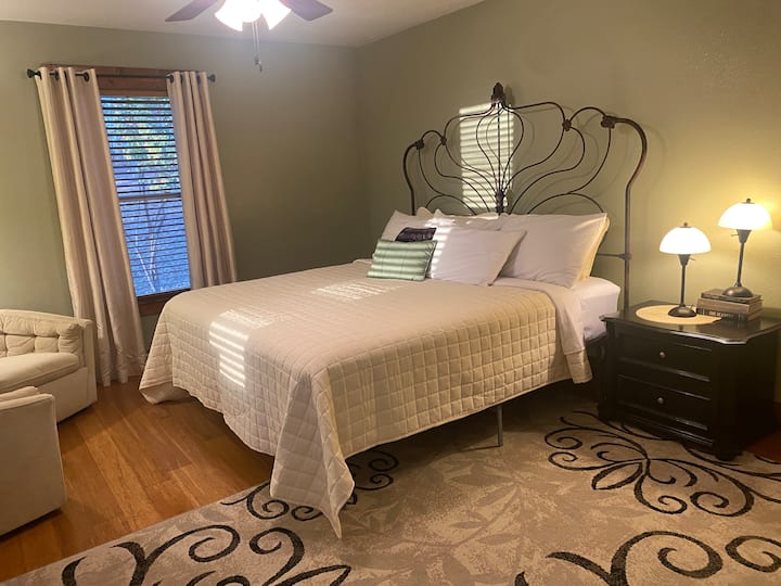 Апартамент с голямо двойно легло и самостоятелна баня