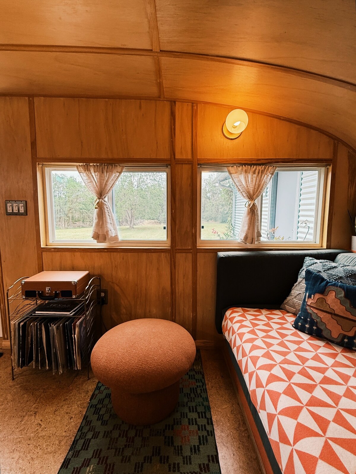 King Bed + 3 acres + private pool “BB”