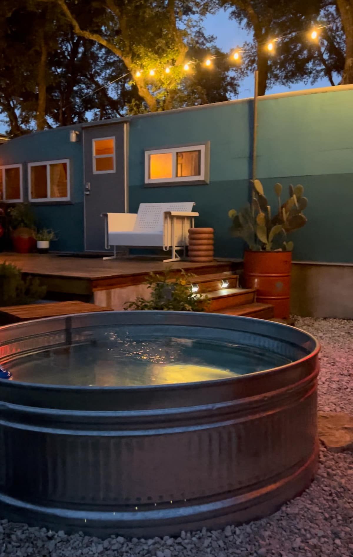 King Bed + 3 acres + private pool “BB”