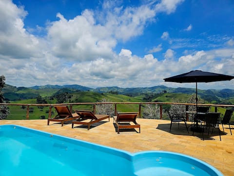 Popular Airbnb listing: House in Gonçalves (MG), panoramic view and pool in Paraisópolis