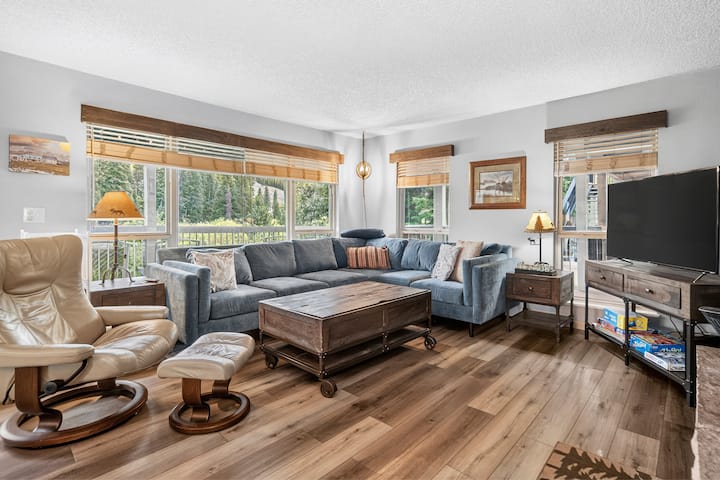 3br/2ba W/ Private Sauna, River Views, Ski Shuttle - Winter Park, CO