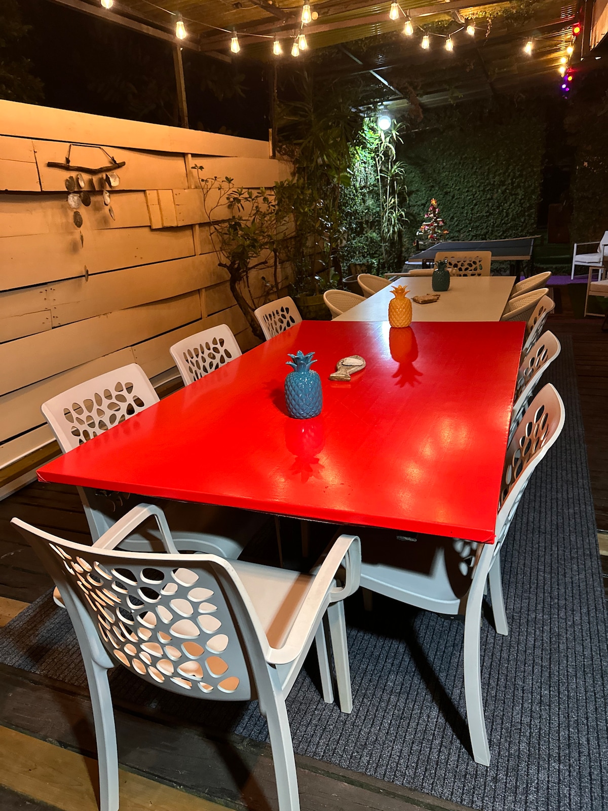 Terrasse et salle à manger extérieure