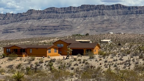 Desert View Retreat - Game Garage & Near Skywalk