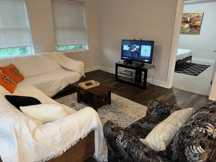 Home Away From Home 1bed/1bath With Gym & Terrace! - Rotterdam, NY